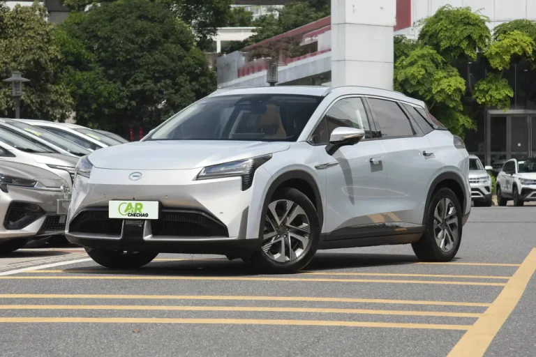 new-car-2024-aion-lx-plus-80-intelligent-supreme-silver-exterior-front-left-angle