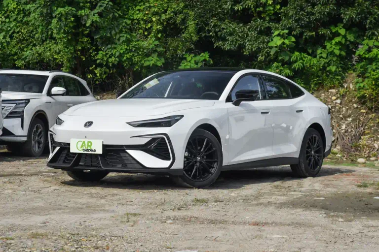 new-car-2025-Changan-UNI-V-3rd-Gen-1.5T-500Bar-Premium-White-Exterior- front-left-angle