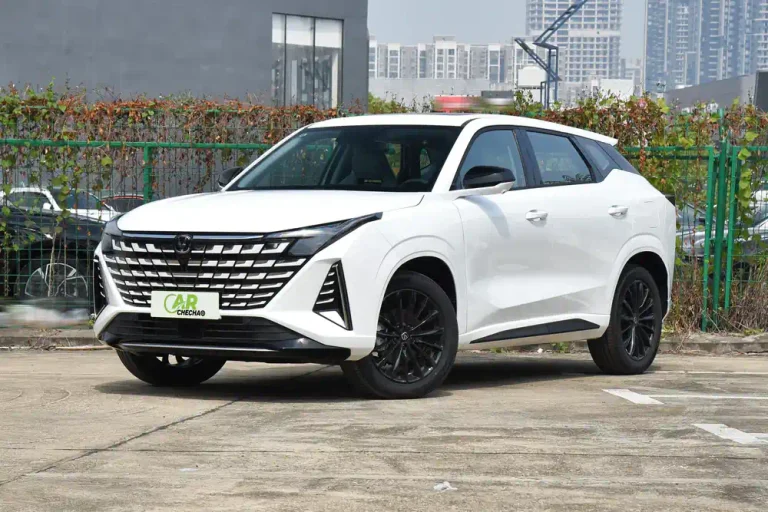 new-car-2025-Changan-UNI-Z-1.5T-Dragon-Edition-White-Exterior-front-left-angle